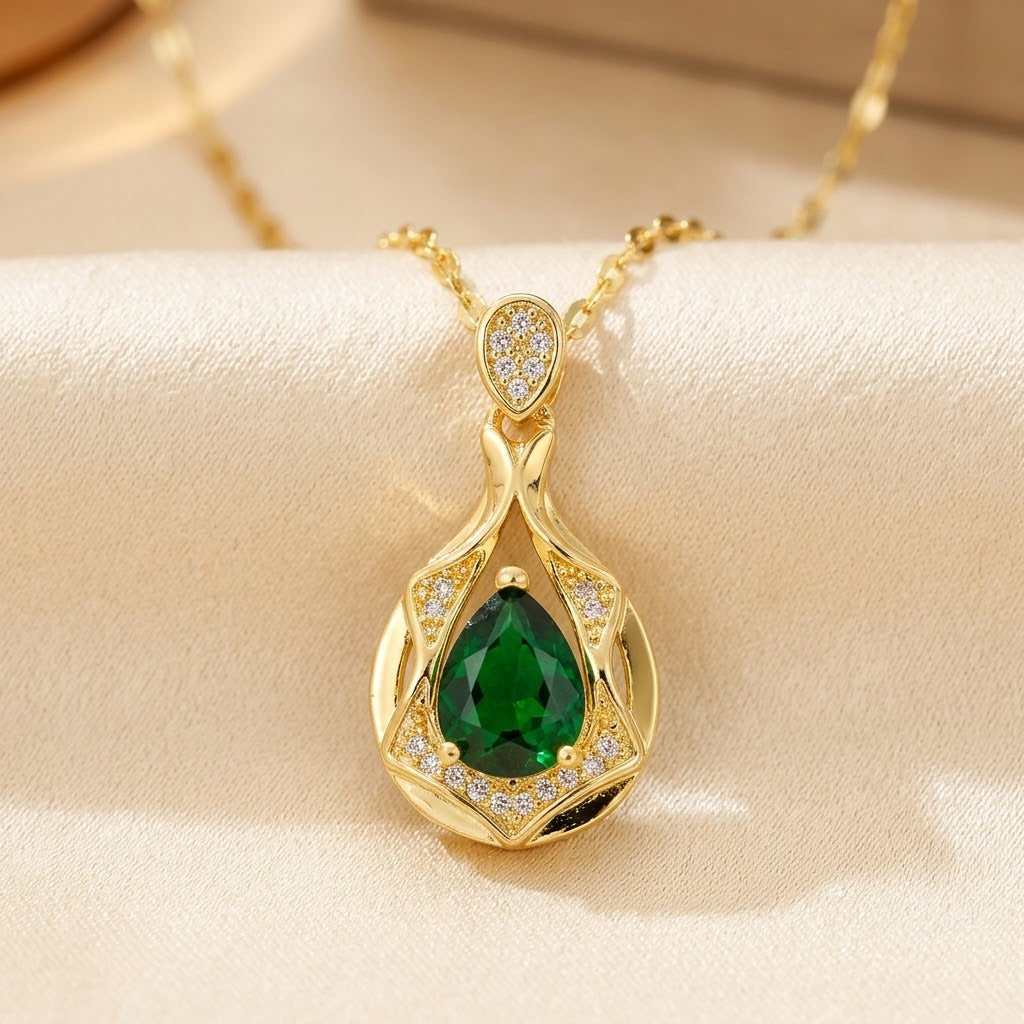 Collar con Colgante de Lágrima de Oro y Esmeralda