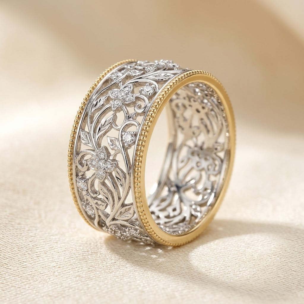 Anillo de Banda Ornamentada de Plata y Oro