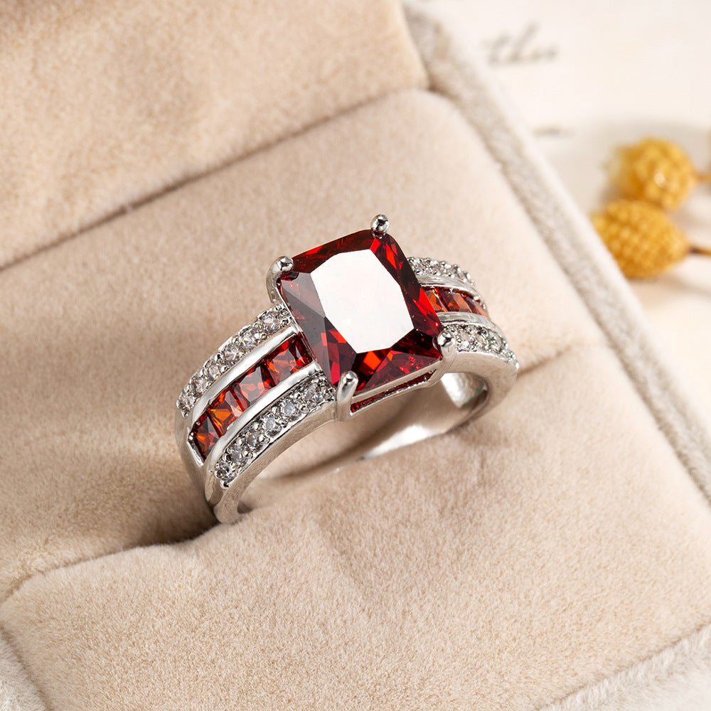 Anillo de Banda Dividida de Plata y Rubí