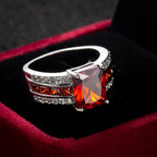Anillo de Banda Dividida de Plata y Rubí