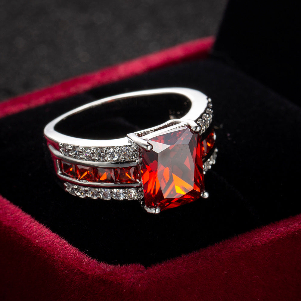 Anillo de Banda Dividida de Plata y Rubí