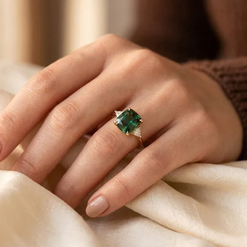 Anillo Solitario de Corte Cojín de Oro