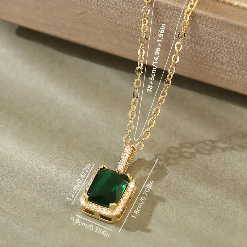 Collar Halo Rectangular de Oro y Esmeralda