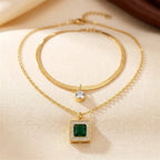 Collar en Capas de Oro y Esmeralda