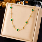 Collar de Estaciones Geométrico de Oro y Esmeralda