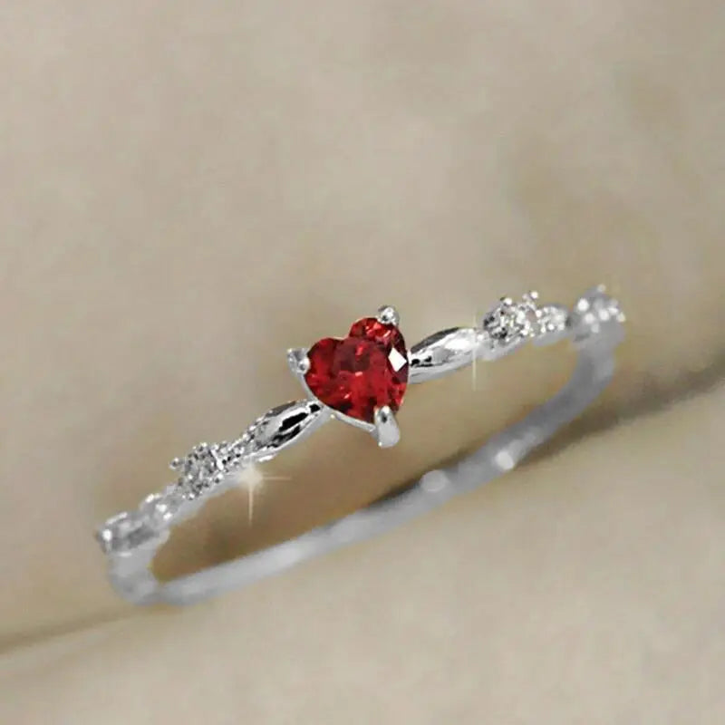 Anillo de Corazón de Oro y Rubí