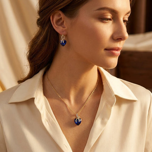 Conjunto de Collar y Pendientes de Corazón de Oro y Zafiro