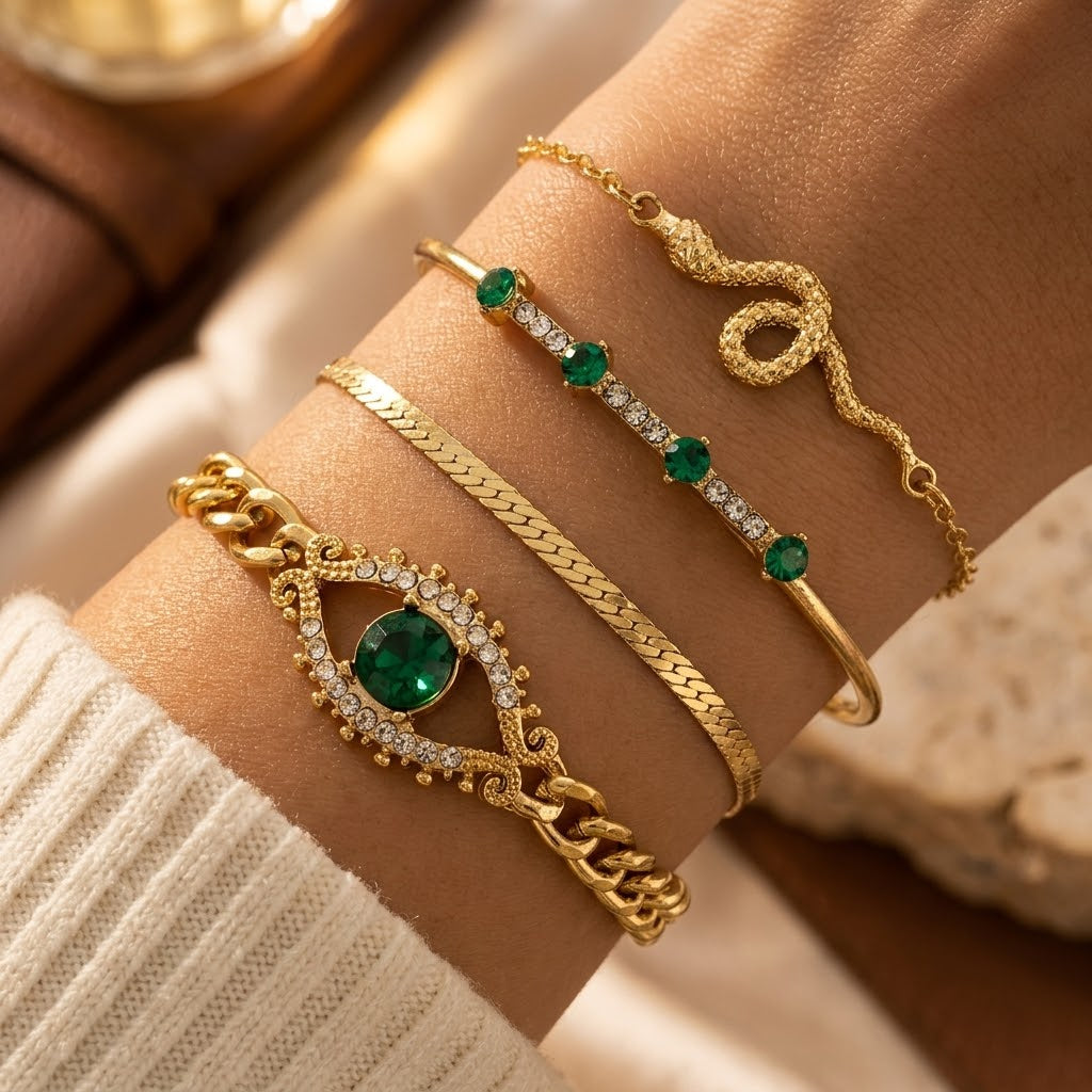 Conjunto de Pulseras con Dijes de Oro y Esmeralda