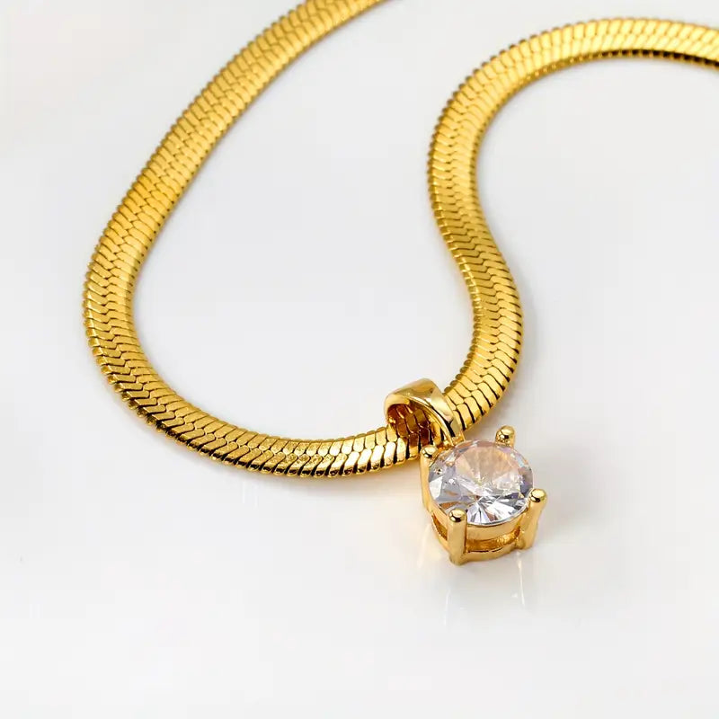 Elegante Collar con Colgante de Estrás | Oro