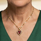 Collar Abrazo de Ángel de Corazón con Rubí