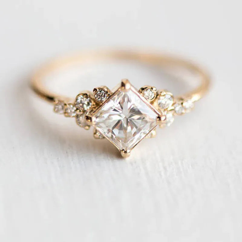 Anillo Solitario Cuadrado de Oro