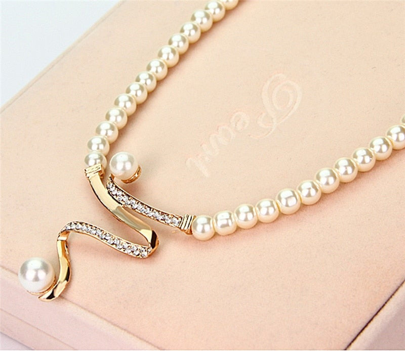 Conjunto de Collar y Pendientes de Perla Natural