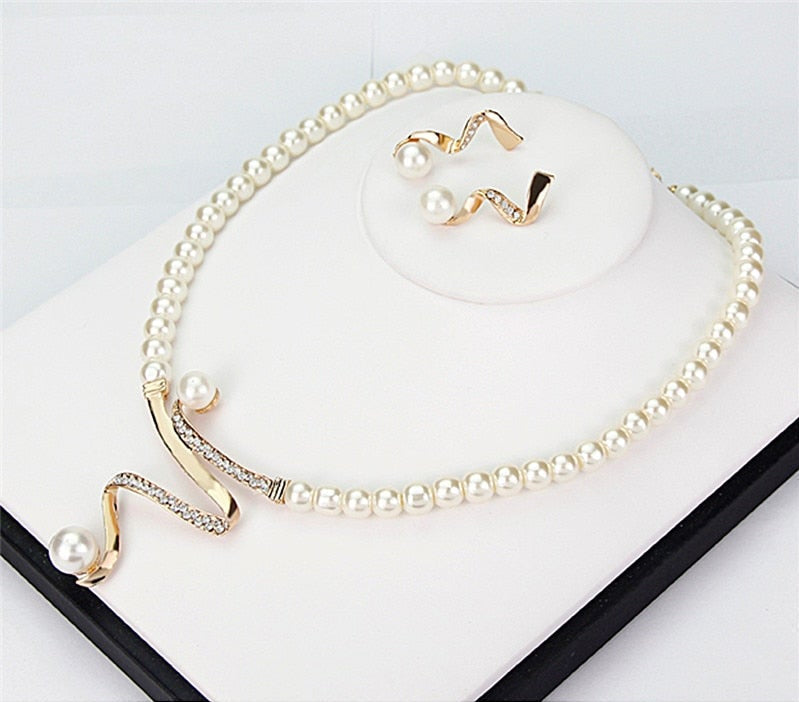 Conjunto de Collar y Pendientes de Perla Natural