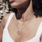 Circa™ | Collar de Círculo Abierto de Tres Hileras de Oro