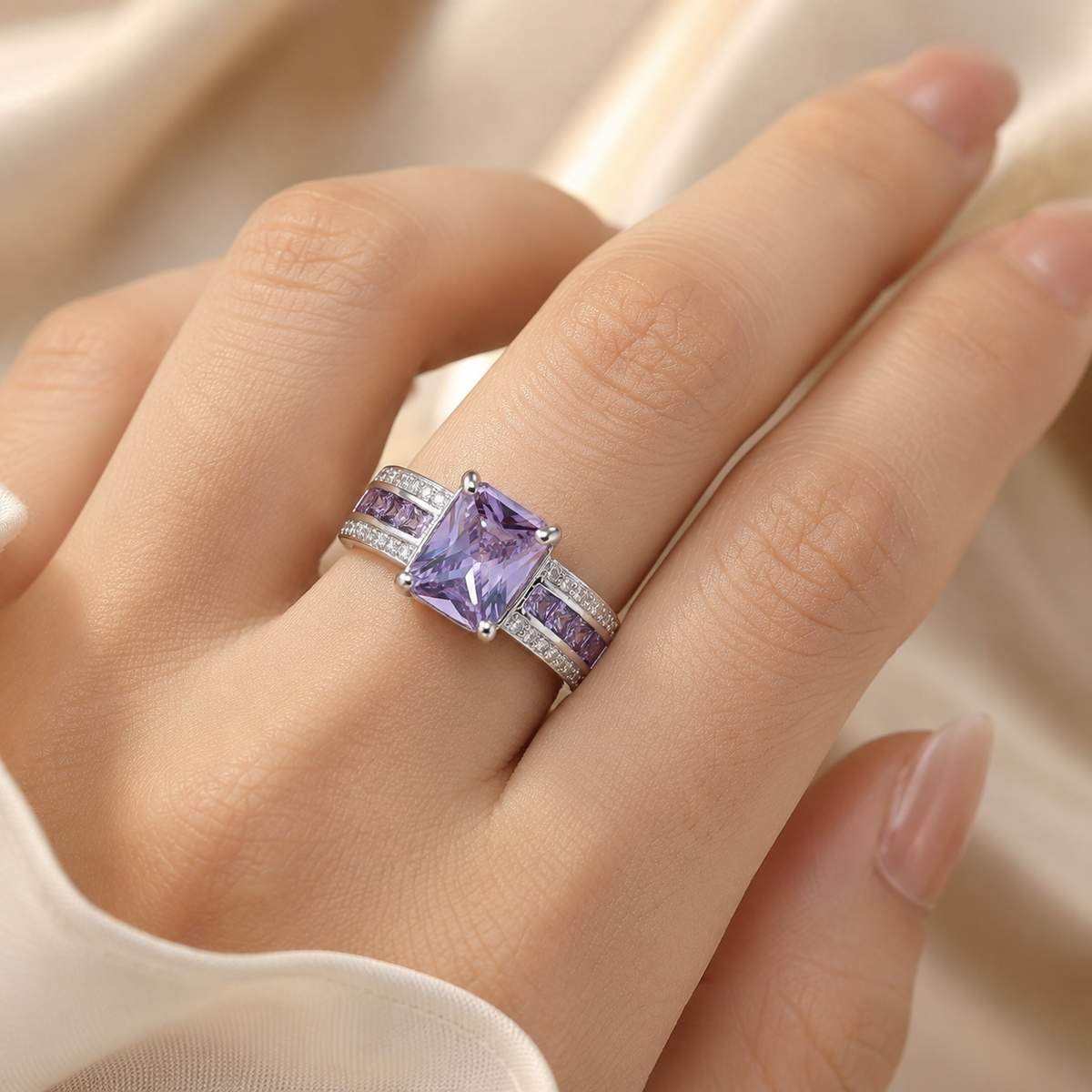 Anillo en Canal de Plata y Amatista