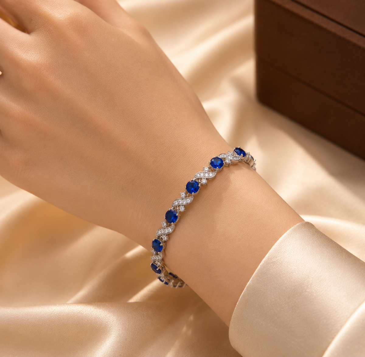Pulsera de Eslabones Floral de Plata y Zafiro