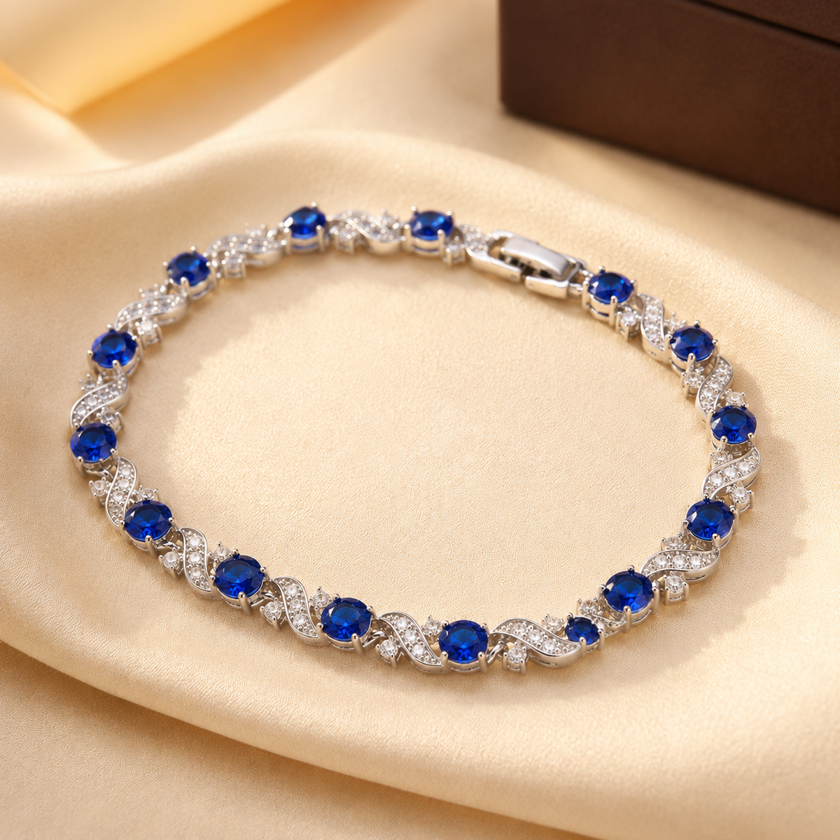Pulsera de Eslabones Floral de Plata y Zafiro