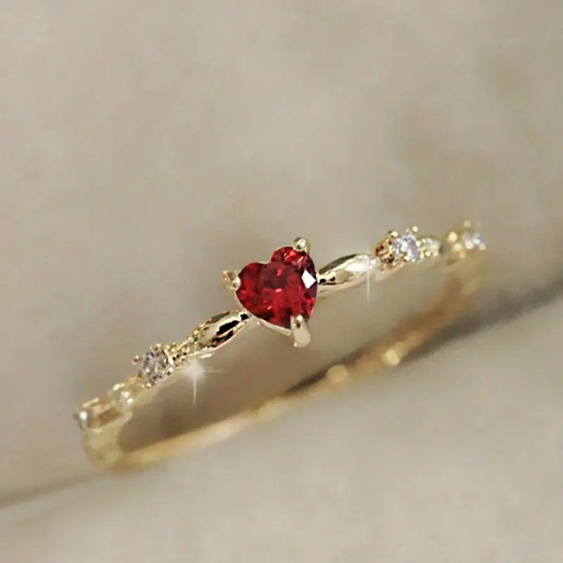 Anillo de Corazón de Oro y Rubí
