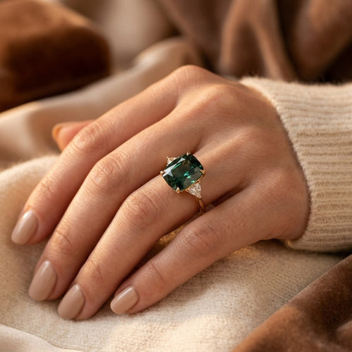 Anillo Solitario de Oro y Esmeralda