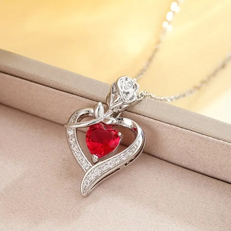 Collar con Colgante de Corazón de Plata y Rubí