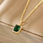 Collar Halo Rectangular de Oro y Esmeralda