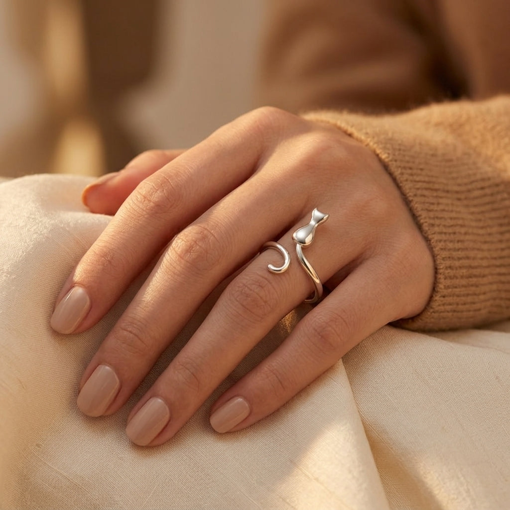 Anillo con Motivo de Gato de Plata