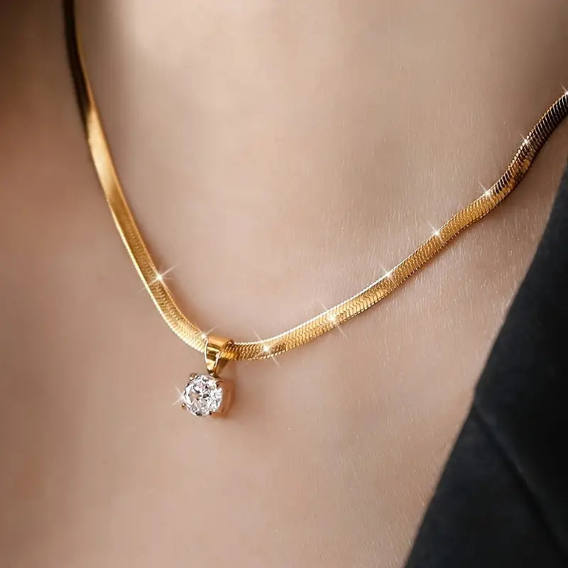 Elegante Collar con Colgante de Estrás | Oro