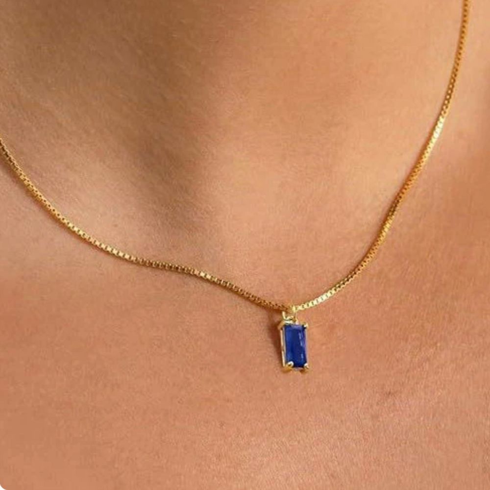 Collar Minimalista con Colgante de Zafiro